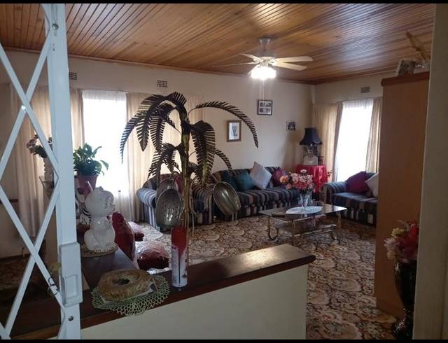 4 BEDROOM HOUSE FOR SALE IN BEZUIDENHOUT VALLEY